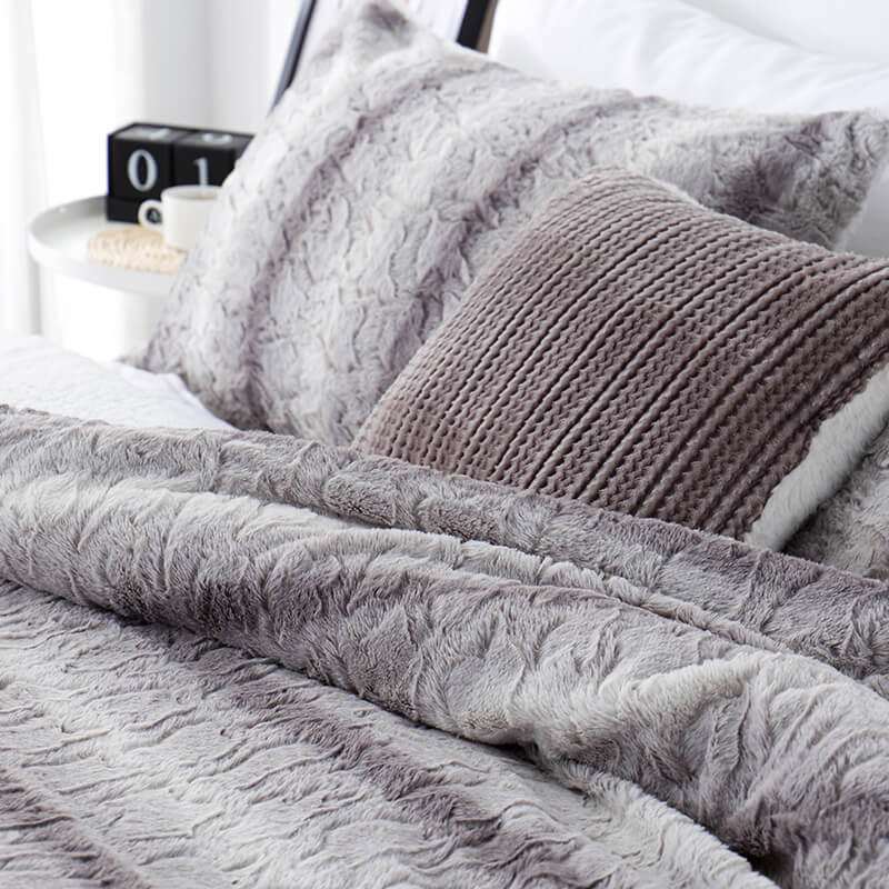 RKS-0118 Elegant Brushed Grey Printing Fake Fur Pv Fleece & Warm Sherpa Comforter, Quilt with Fillings